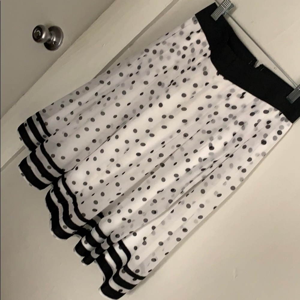 Cute black and white polka dot skirt.